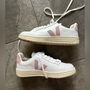 Veja V-12 Extra Extra White